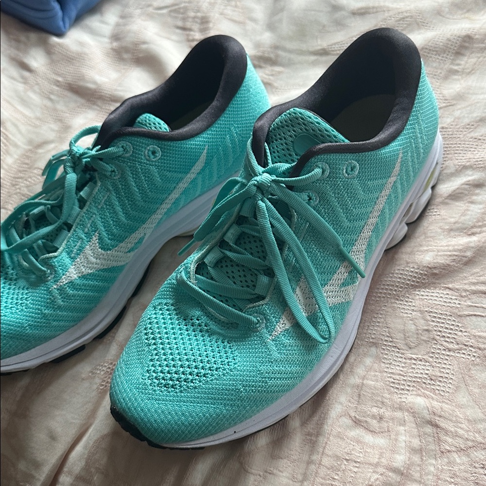 Mizuno Wave Rider Women’s Sneakers
